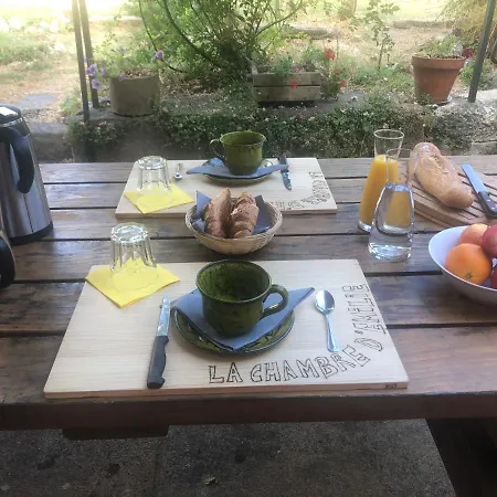 La D'emilie Couette-café Saint-Aulaye-Puymangou